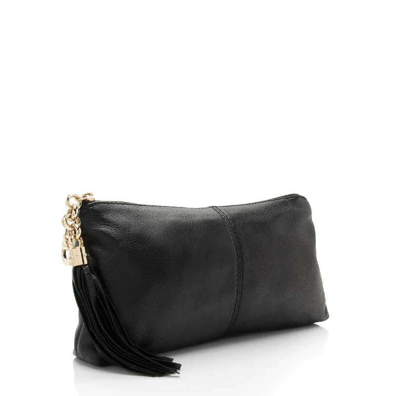 Vintage-inspired handbagsGucci Leather Sienna Tassel Clutch (K7dFFR)